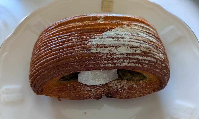 ベーカリーハリーのパンスイス(ずんだもち)